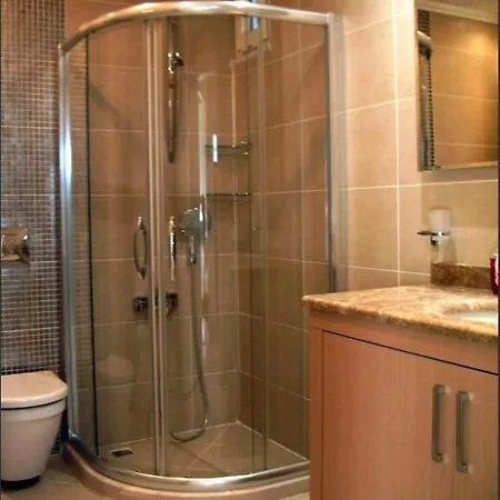 Luxurious 4-bedroom Retreat Near & Forest Hotel *